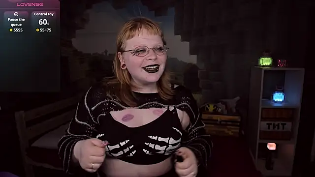 Snapshot of LottieReed chatting on 24, 10, 2025 LottieReed online show from 24, 10, 2025