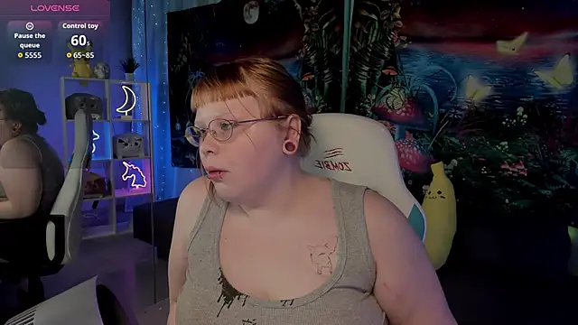 Snapshot of LottieReed chatting on 6, 11, 2025 LottieReed online show from 6, 11, 2025