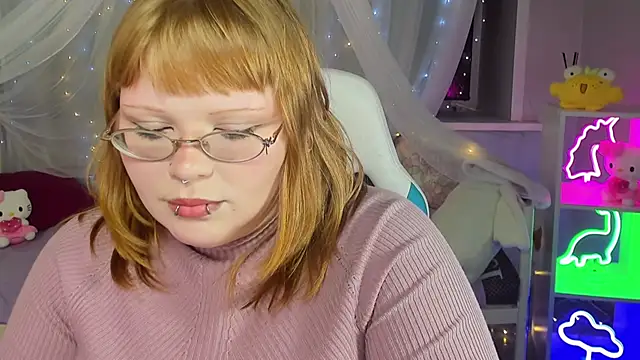 Snapshot of LottieReed chatting on 15, 12, 2025 LottieReed online show from 15, 12, 2025