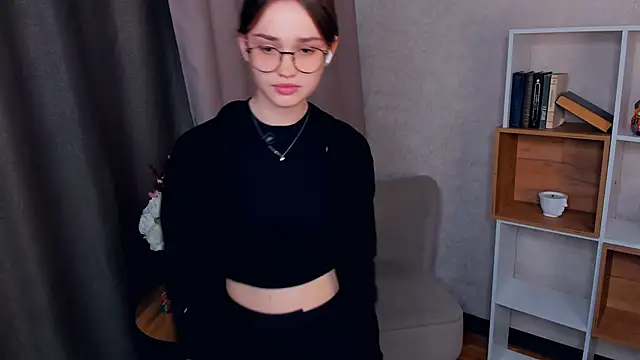Snapshot of CherlynVannah chatting on 26, 10, 2025 CherlynVannah online show from 26, 10, 2025
