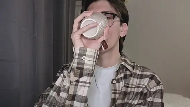 Snapshot of Oliver_star_boy_ chatting on 8, 11, 2025 Oliver star boy online show from 8, 11, 2025