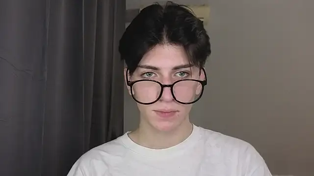 Snapshot of Oliver_star_boy_ chatting on 15, 11, 2025 Oliver star boy online show from 15, 11, 2025