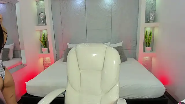 AmyColman  online show from 2, 12, 2025