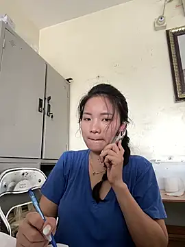 Bee Yellow00 online show from 18, 7, 2026