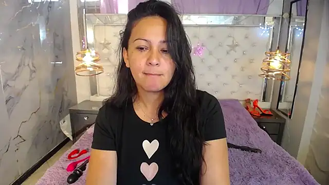 Snapshot of Melissa-roberts chatting on 19, 12, 2025 Melissa-roberts online show from 19, 12, 2025