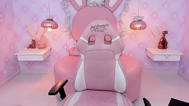 Snapshot of SofhiCute chatting on 17, 11, 2025 SofhiCute online show from 17, 11, 2025