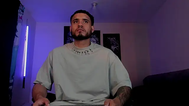 AUSTINN TORRES online show from 6, 1, 2026