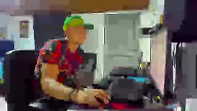 Snapshot of Malek_Ivonny chatting on 6, 11, 2025 Malek Ivonny online show from 6, 11, 2025