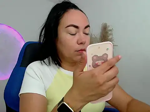 Yadis hot online show from 15, 11, 2025