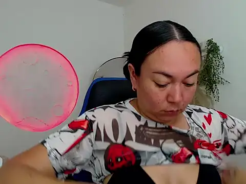 Yadis hot online show from 1, 12, 2025