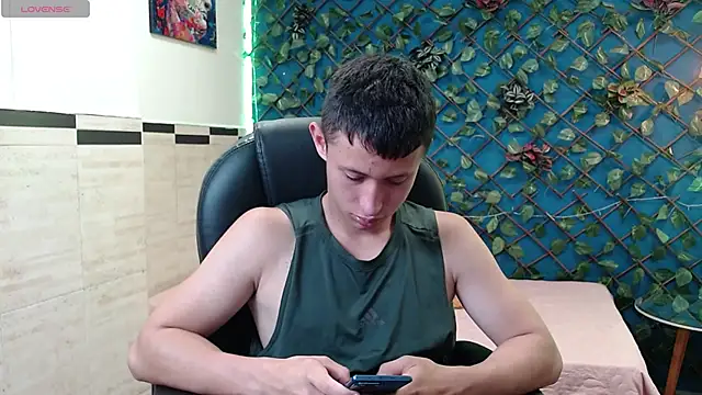 Snapshot of Garuo_18 chatting on 9, 11, 2025 Garuo 18 online show from 9, 11, 2025