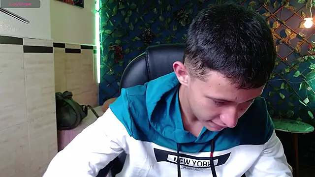 Snapshot of Garuo_18 chatting on 16, 11, 2025 Garuo 18 online show from 16, 11, 2025