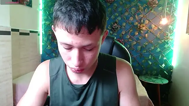 Snapshot of Garuo_18 chatting on 18, 11, 2025 Garuo 18 online show from 18, 11, 2025