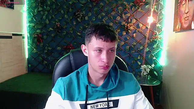 Snapshot of Garuo_18 chatting on 28, 11, 2025 Garuo 18 online show from 28, 11, 2025