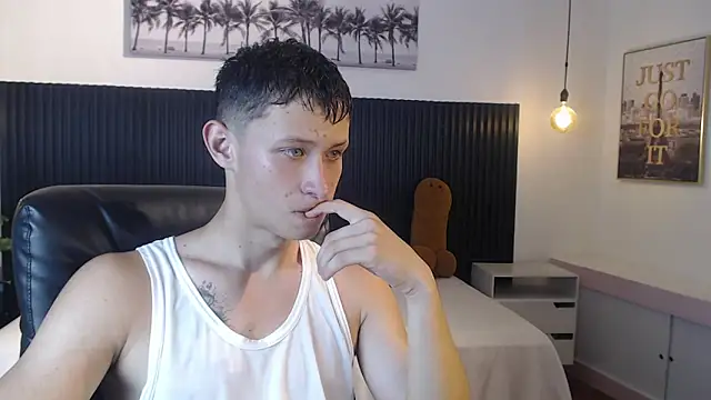 Snapshot of Garuo_18 chatting on 1, 12, 2025 Garuo 18 online show from 1, 12, 2025