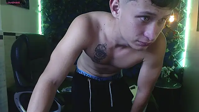 Snapshot of Garuo_18 chatting on 3, 12, 2025 Garuo 18 online show from 3, 12, 2025