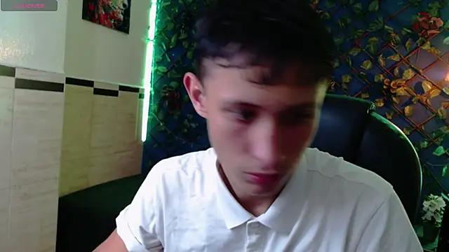 Snapshot of Garuo_18 chatting on 17, 12, 2025 Garuo 18 online show from 17, 12, 2025