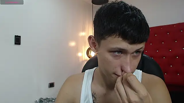 Snapshot of Garuo_18 chatting on 21, 12, 2025 Garuo 18 online show from 21, 12, 2025