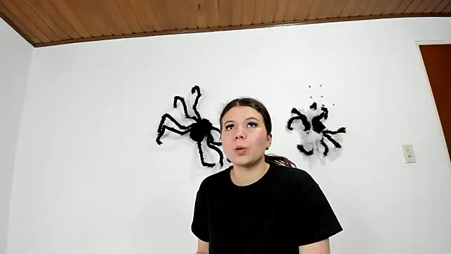 Vanessa Martinz online show from 2, 11, 2025