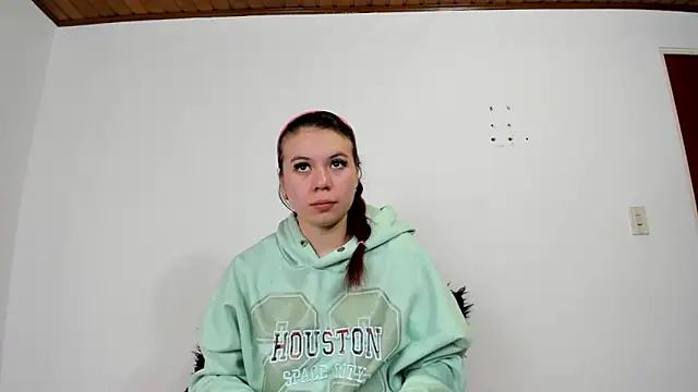 Vanessa Martinz online show from 3, 11, 2025