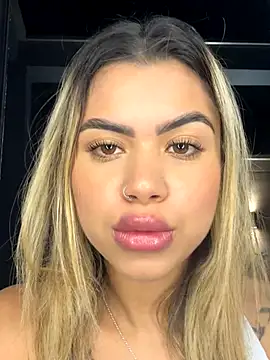 Snapshot of Alanna-foxx chatting on 29, 10, 2025 Alanna-foxx online show from 29, 10, 2025