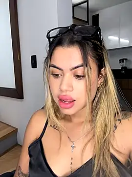 Alanna-foxx online show from 30, 10, 2025