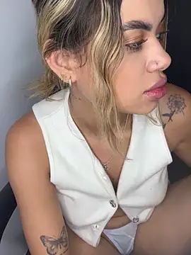 Alanna-foxx online show from 5, 11, 2025