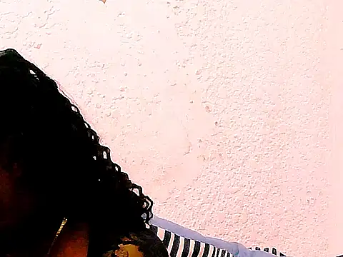 Snapshot of DOVE85 chatting on 14, 11, 2025 DOVE85 online show from 14, 11, 2025