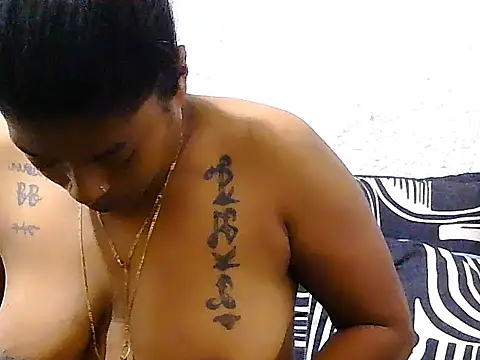 Snapshot of DOVE85 chatting on 22, 11, 2025 DOVE85 online show from 22, 11, 2025