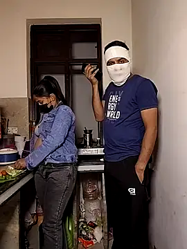 Snapshot of Heena-143 chatting on 18, 12, 2025 Heena-143 online show from 18, 12, 2025