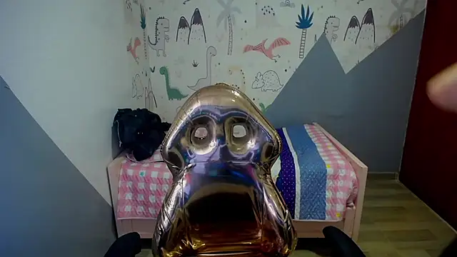 Snapshot of velvetvixen_t chatting on 14, 12, 2025 velvetvixen t online show from 14, 12, 2025