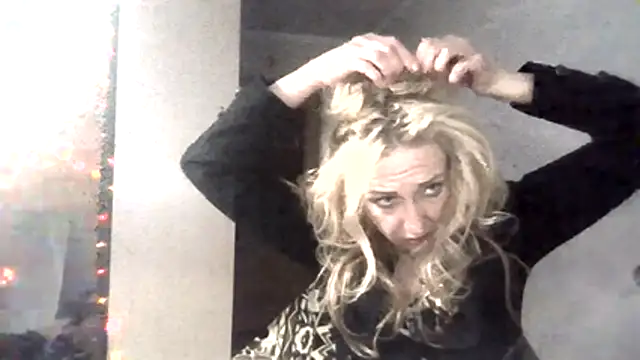 Snapshot of LilaniLoverx chatting on 17, 11, 2025 LilaniLoverx online show from 17, 11, 2025