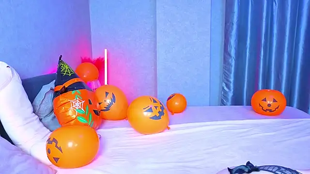 Snapshot of KittieHeart chatting on 31, 10, 2025 KittieHeart online show from 31, 10, 2025