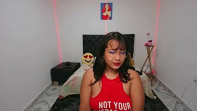 Snapshot of Nena_x69 chatting on 27, 10, 2025 Nena x69 online show from 27, 10, 2025