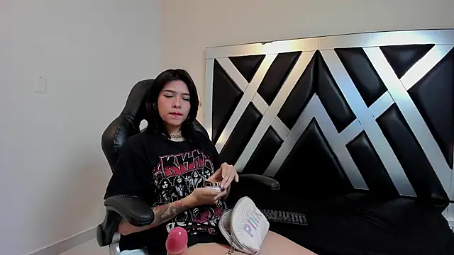 Snapshot of CloePerson chatting on 28, 11, 2025 CloePerson online show from 28, 11, 2025