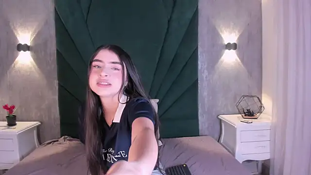 EmiliClarke online show from 7, 4, 2026