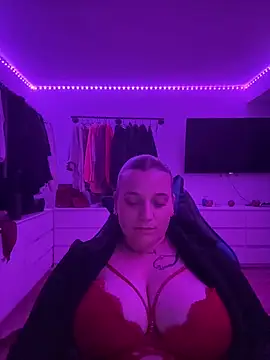 Snapshot of Aksinja05 chatting on 5, 11, 2025 Aksinja05 online show from 5, 11, 2025