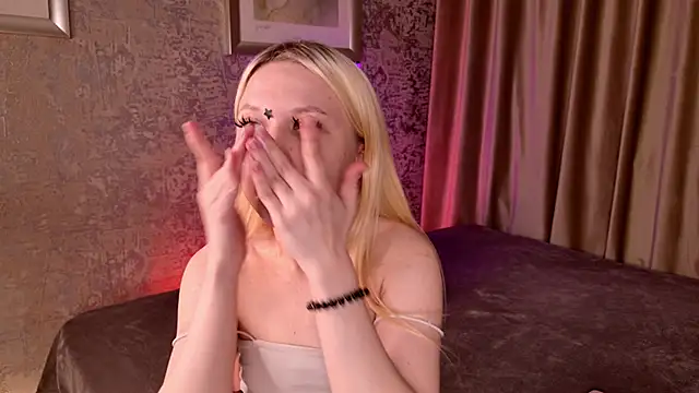 Snapshot of VivieSunn chatting on 5, 6, 2026 VivieSunn online show from 5, 6, 2026
