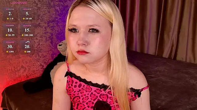 Snapshot of VivieSunn chatting on 13, 6, 2026 VivieSunn online show from 13, 6, 2026