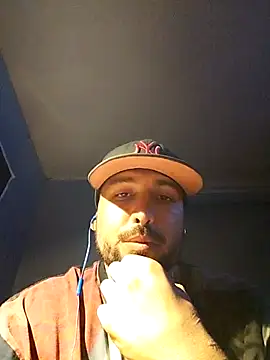 Snapshot of Emeromeo chatting on 28, 10, 2025 Emeromeo online show from 28, 10, 2025