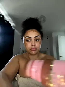 Snapshot of CaramelCarmenxox chatting on 5, 12, 2025 CaramelCarmenxox online show from 5, 12, 2025