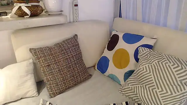 Snapshot of Nube_Azul1 chatting on 17, 11, 2025 Nube Azul1 online show from 17, 11, 2025