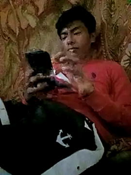 Snapshot of GuzzMiranda18 chatting on 17, 12, 2025 GuzzMiranda18 online show from 17, 12, 2025