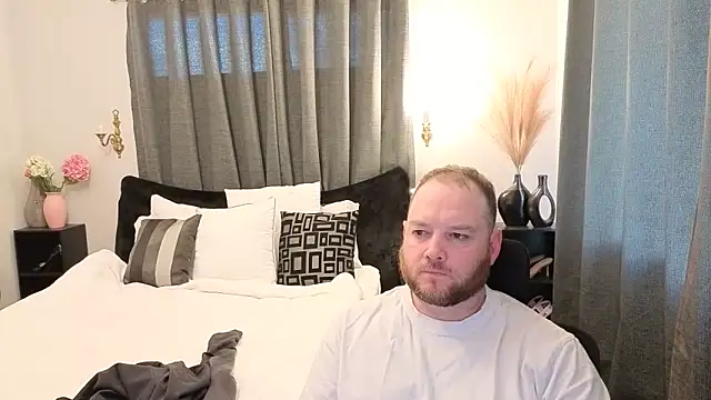 Snapshot of john_clarisa chatting on 28, 10, 2025 john clarisa online show from 28, 10, 2025