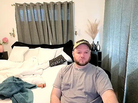 Snapshot of john_clarisa chatting on 31, 10, 2025 john clarisa online show from 31, 10, 2025