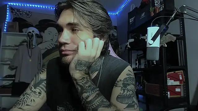 Snapshot of Go_V_Cs chatting on 3, 11, 2025 Go V Cs online show from 3, 11, 2025