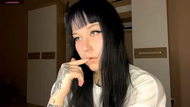 Snapshot of LaurenOveson chatting on 27, 10, 2025 LaurenOveson online show from 27, 10, 2025