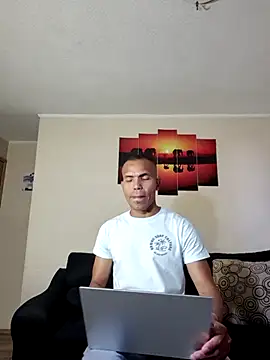 Snapshot of Jonnes-z chatting on 14, 12, 2025 Jonnes-z online show from 14, 12, 2025