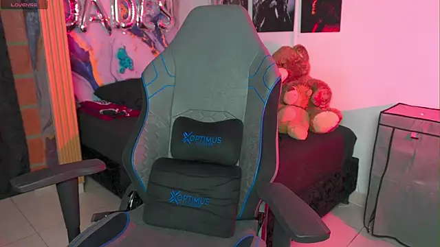 Tiler wolker online show from 21, 4, 2026