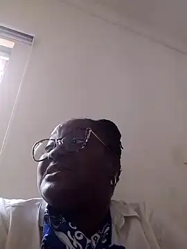 Snapshot of SweetestDIP chatting on 27, 10, 2025 SweetestDIP online show from 27, 10, 2025